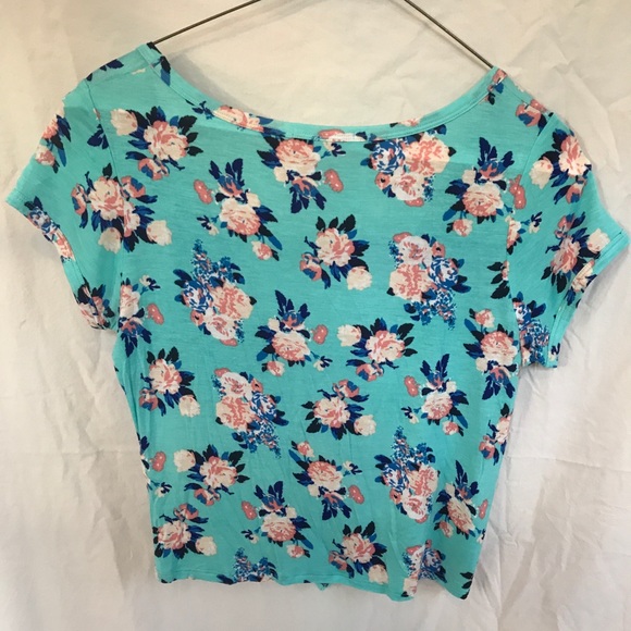 Cute Cropped Tie- Front Floral Pocket Tee - Picture 2 of 2